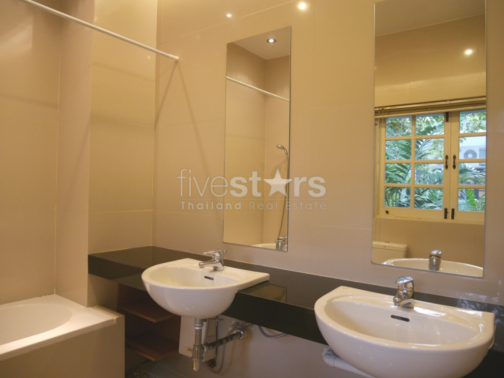 4 bedroom Thonglor house with garden, excellent value for money, photo 17