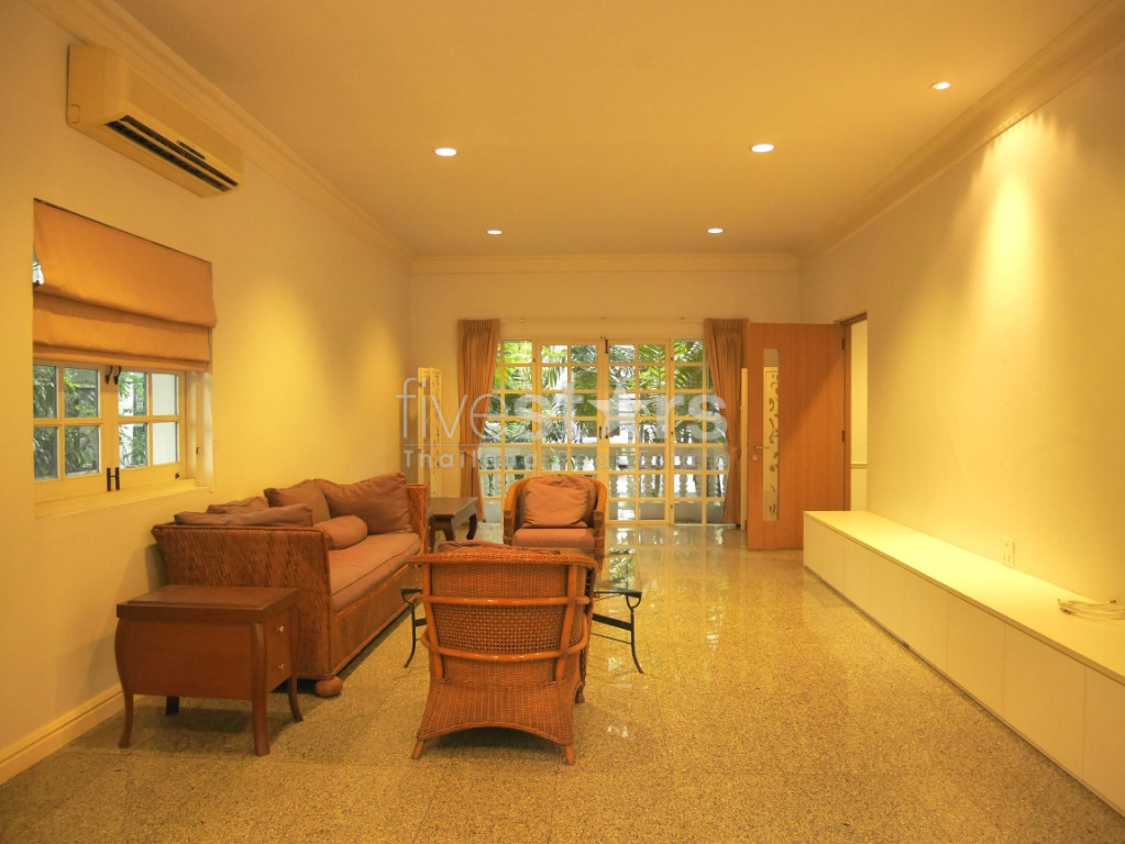 4 bedroom Thonglor house with garden, excellent value for money, photo 12