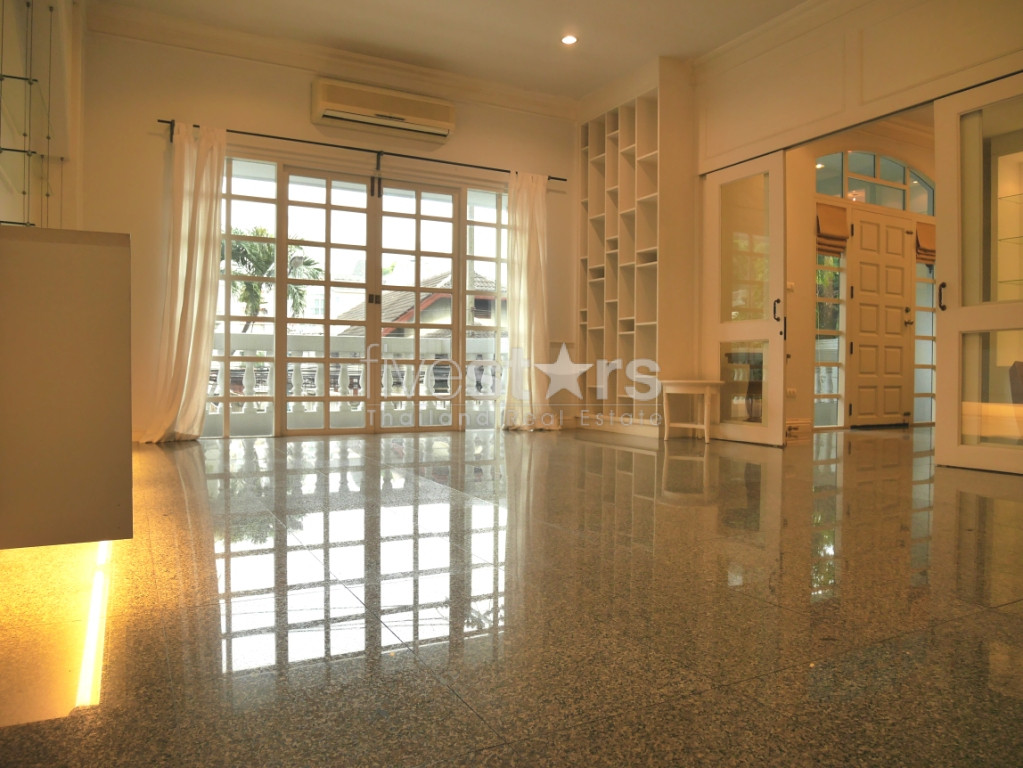 4 bedroom Thonglor house with garden, excellent value for money, photo 10