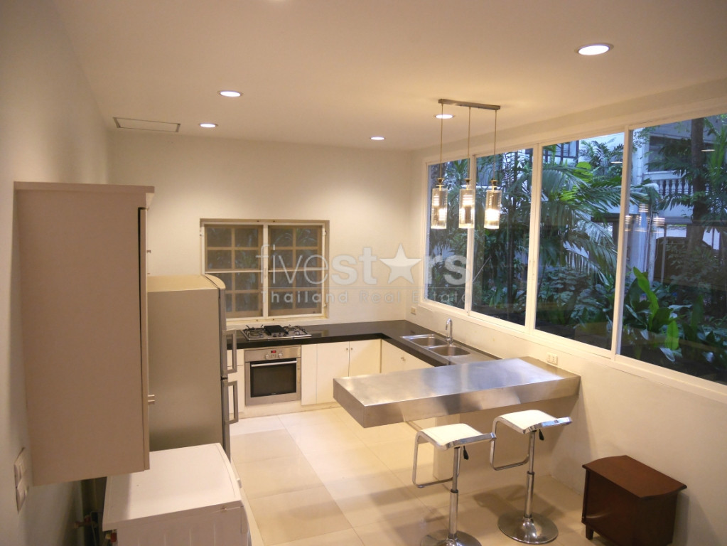 4 bedroom Thonglor house with garden, excellent value for money, photo 5