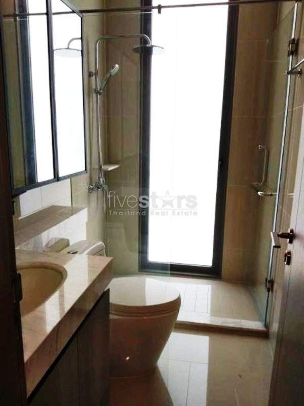 4  bedrooms Townhome in compound for rent in Phromphong, photo 15