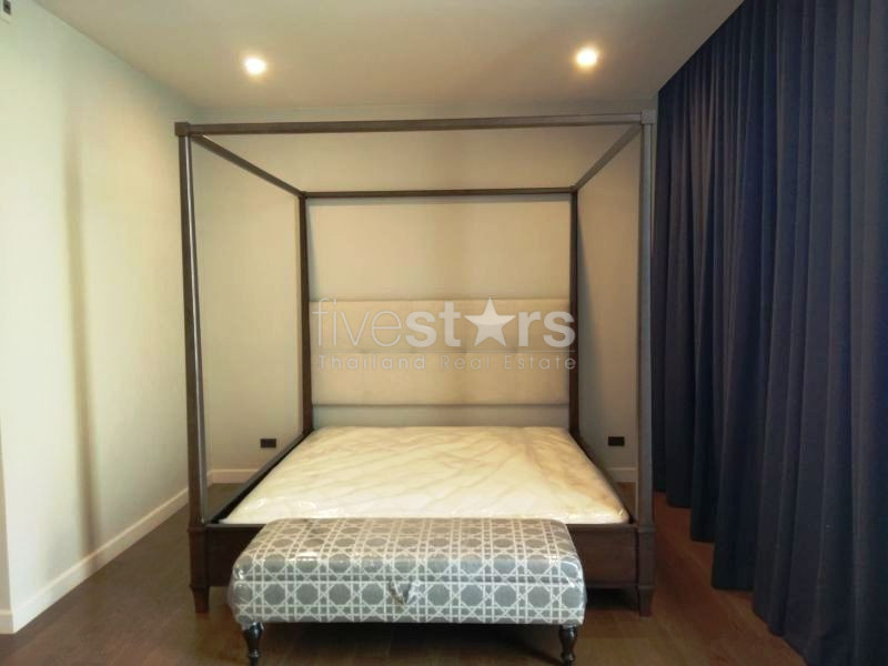 4  bedrooms Townhome in compound for rent in Phromphong, photo 11
