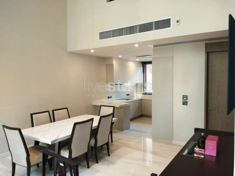 4  bedrooms Townhome in compound for rent in Phromphong, photo 5