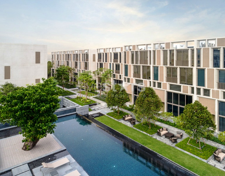 4  bedrooms Townhome in compound for rent in Phromphong, photo 2