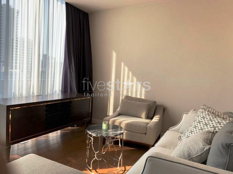 4  bedrooms Townhome in compound for rent in Phromphong, photo 8
