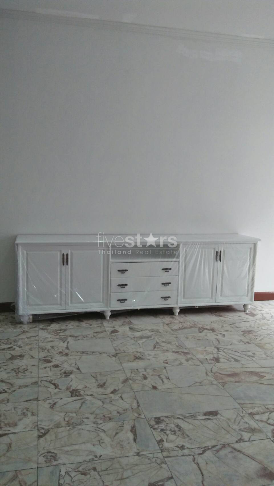 Maison de ville/Bureau à domicile à louer près du BTS Phrompong, photo 3
