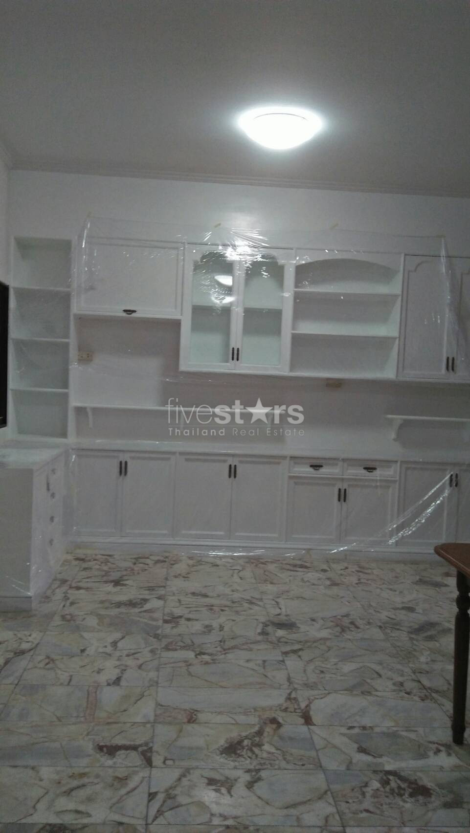Maison de ville/Bureau à domicile à louer près du BTS Phrompong, photo 5