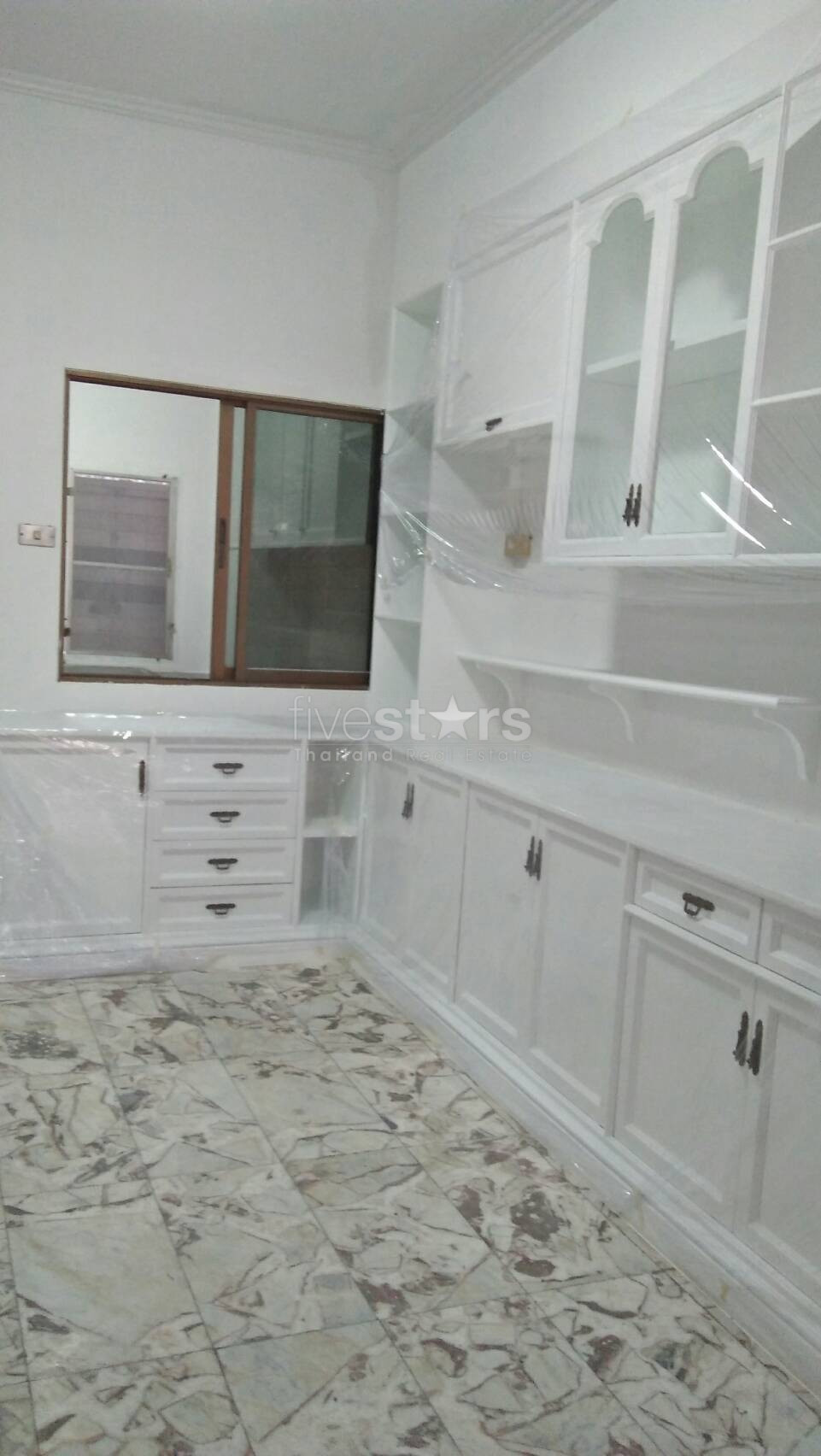 Maison de ville/Bureau à domicile à louer près du BTS Phrompong, photo 4
