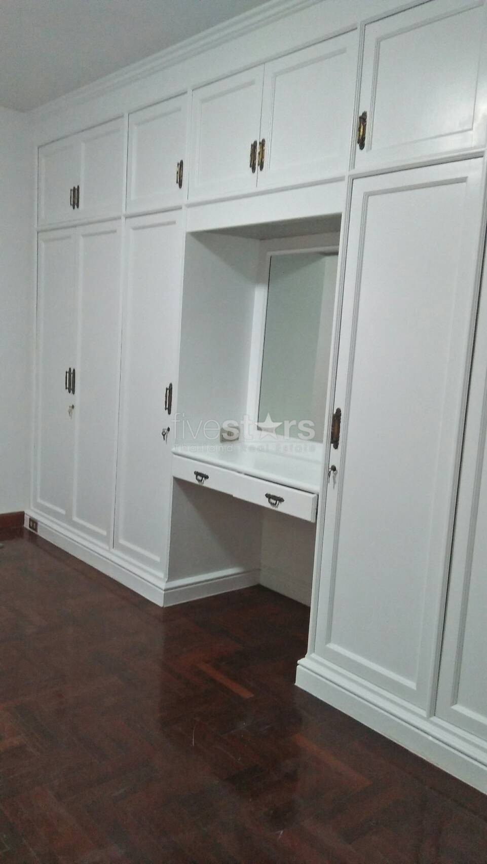 Maison de ville/Bureau à domicile à louer près du BTS Phrompong, photo 6