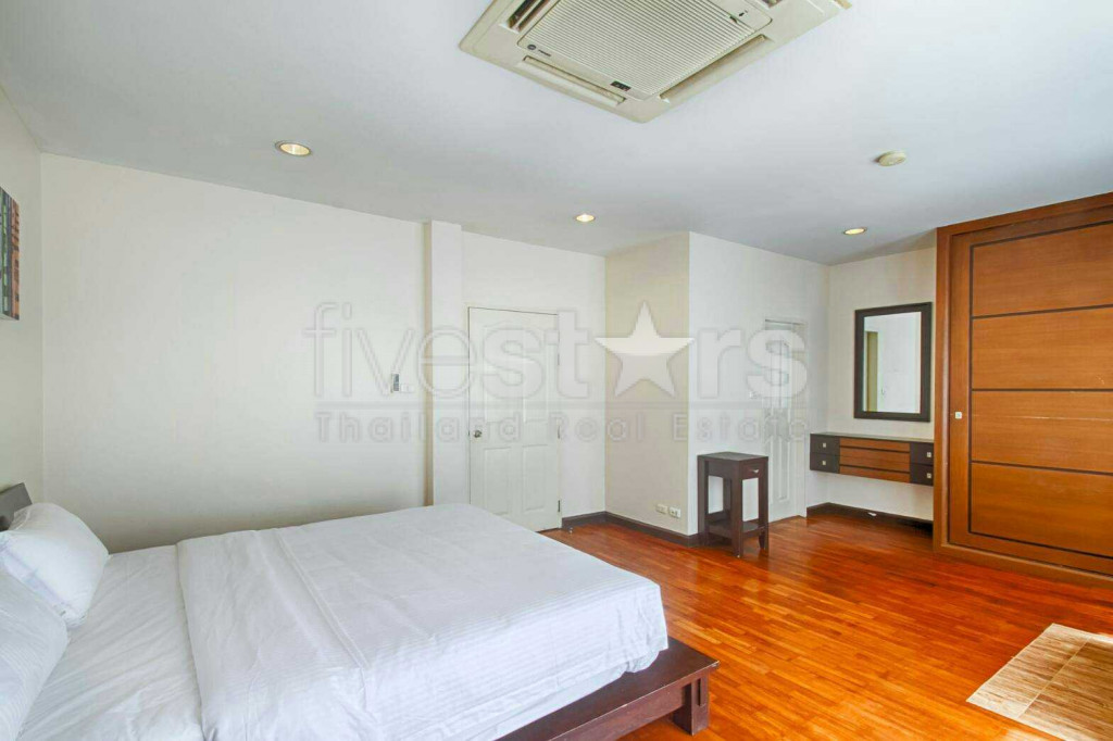 Townhouse in compound 3 bedrooms for rent near BTS Thonglor, photo 10