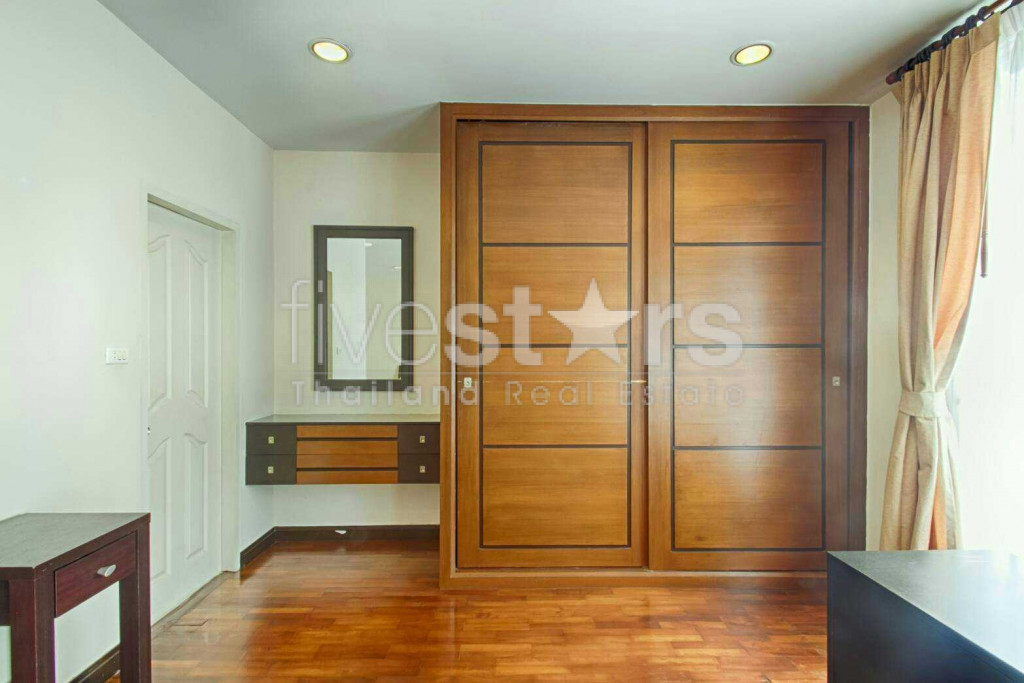 Townhouse in compound 3 bedrooms for rent near BTS Thonglor, photo 12