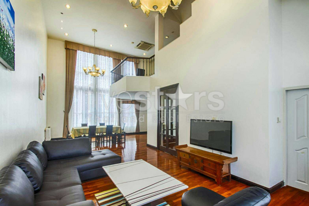 Townhouse in compound 3 bedrooms for rent near BTS Thonglor