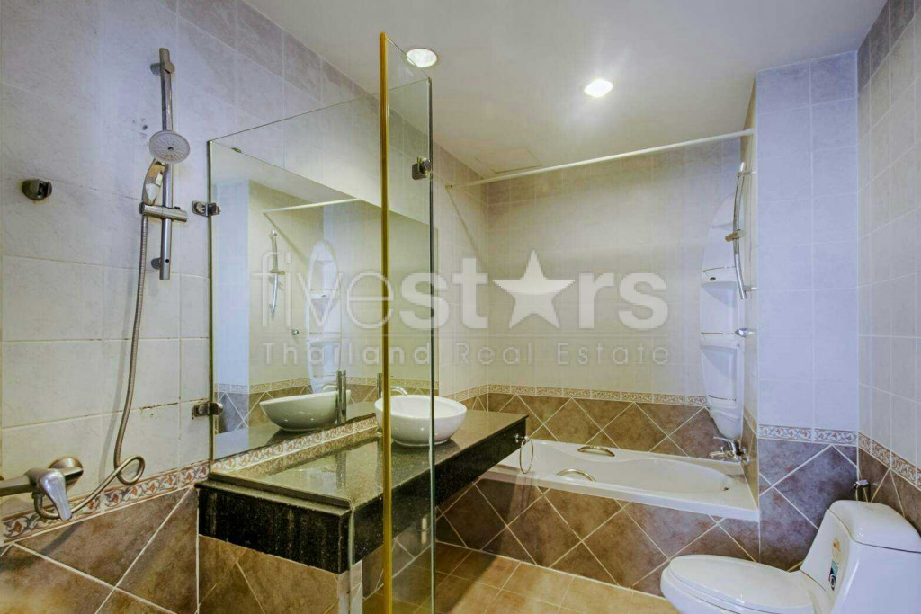 Townhouse in compound 3 bedrooms for rent near BTS Thonglor, photo 16