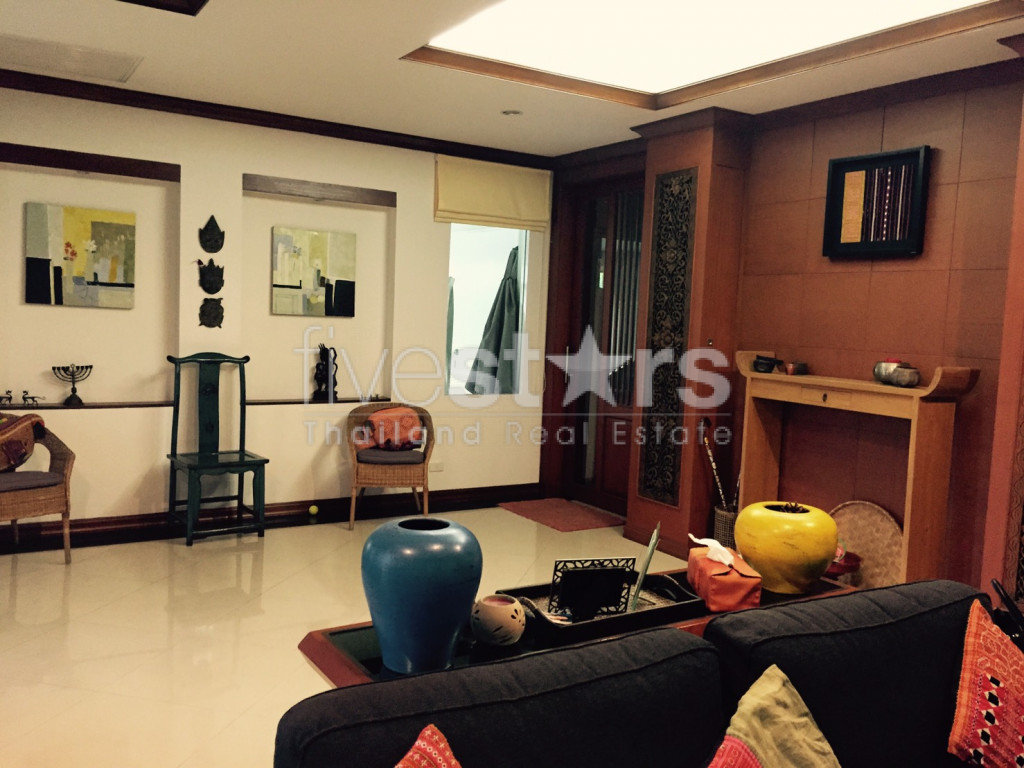 House in compound 4 bedrooms for rent near BTS Thonglor, photo 2