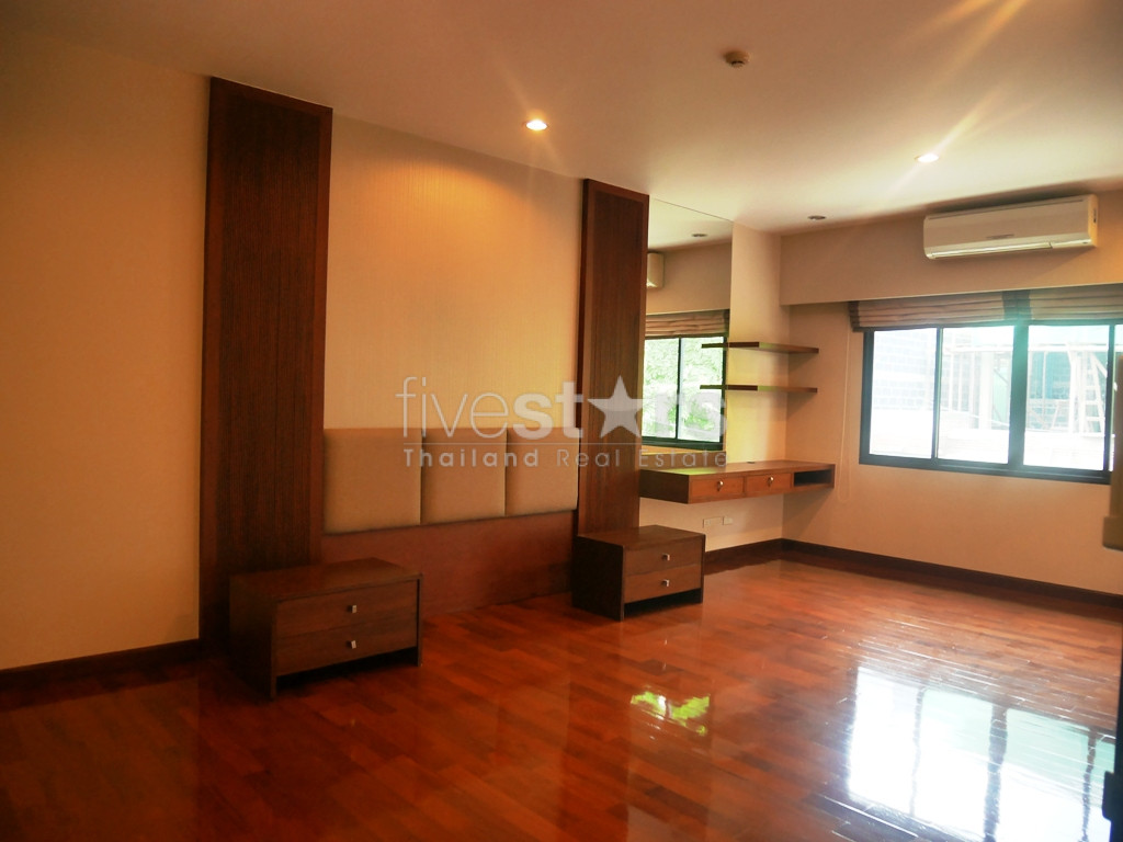 Maison de ville dans un complexe 3 chambres à louer près du BTS Phromphong, photo 12