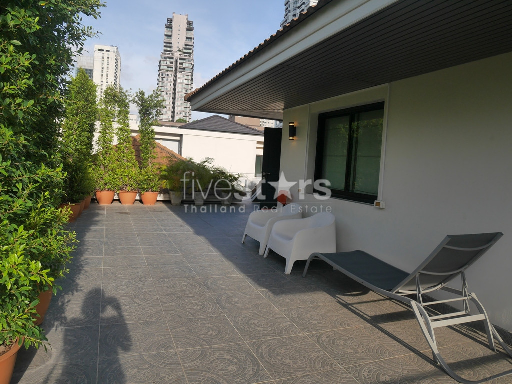 Maison de ville dans un complexe 3 chambres à louer près du BTS Phromphong, photo 21