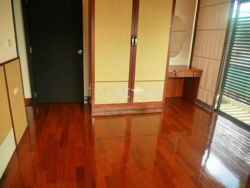 Maison de ville dans un complexe 3 chambres à louer près du BTS Phromphong, photo 13
