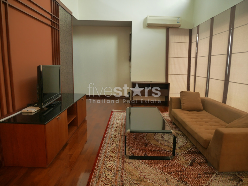 Maison de ville dans un complexe 3 chambres à louer près du BTS Phromphong, photo 4