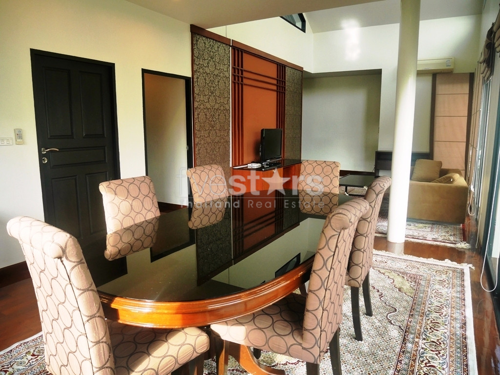 Maison de ville dans un complexe 3 chambres à louer près du BTS Phromphong, photo 5