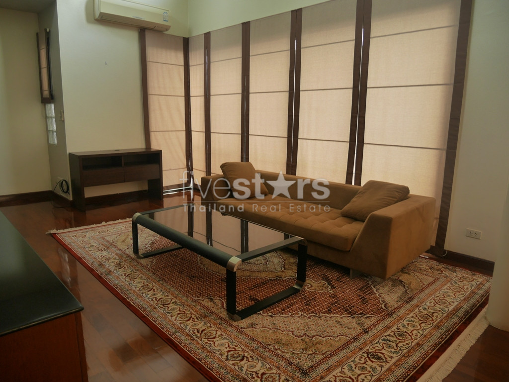 Maison de ville dans un complexe 3 chambres à louer près du BTS Phromphong, photo 3
