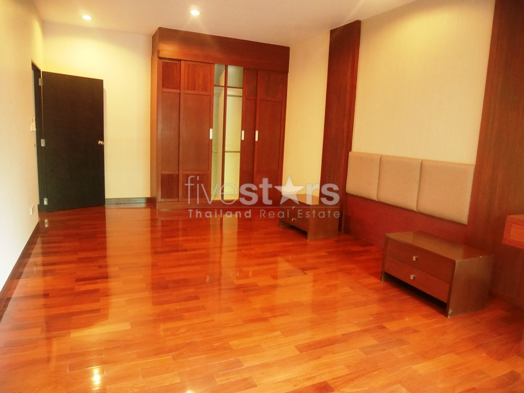Maison de ville dans un complexe 3 chambres à louer près du BTS Phromphong, photo 11