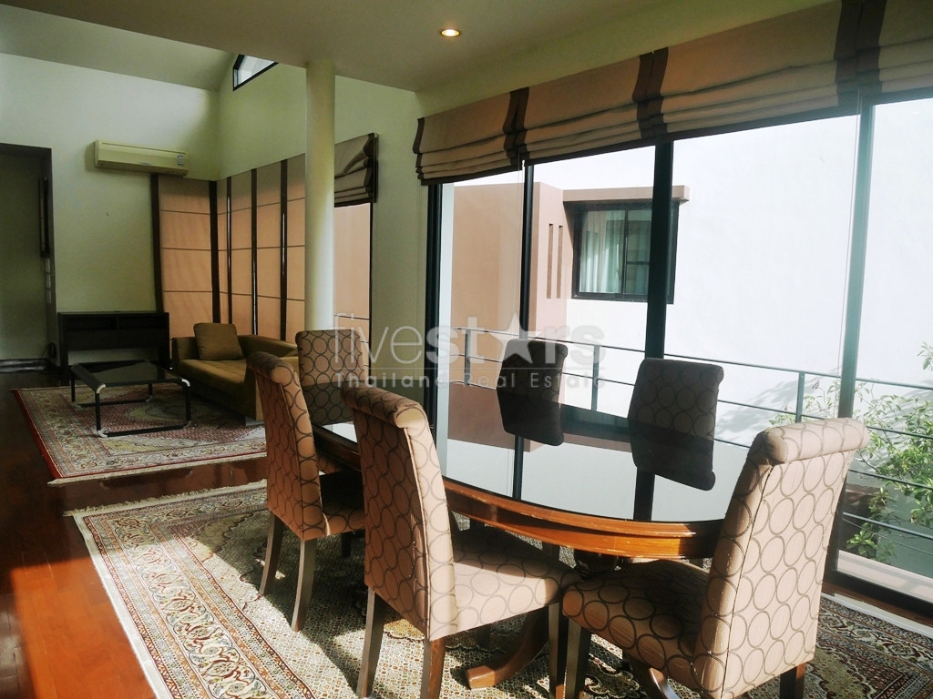 Maison de ville dans un complexe 3 chambres à louer près du BTS Phromphong, photo 6