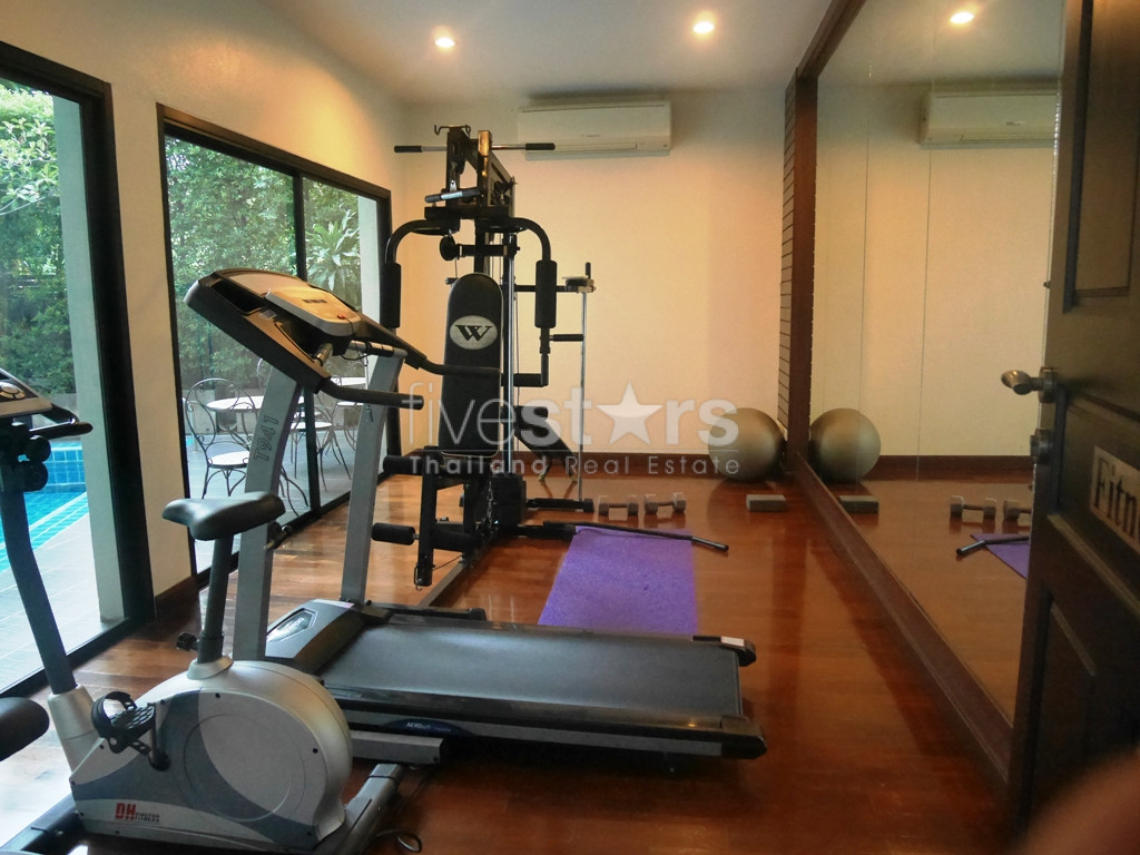 Maison de ville dans un complexe 3 chambres à louer près du BTS Phromphong, photo 25