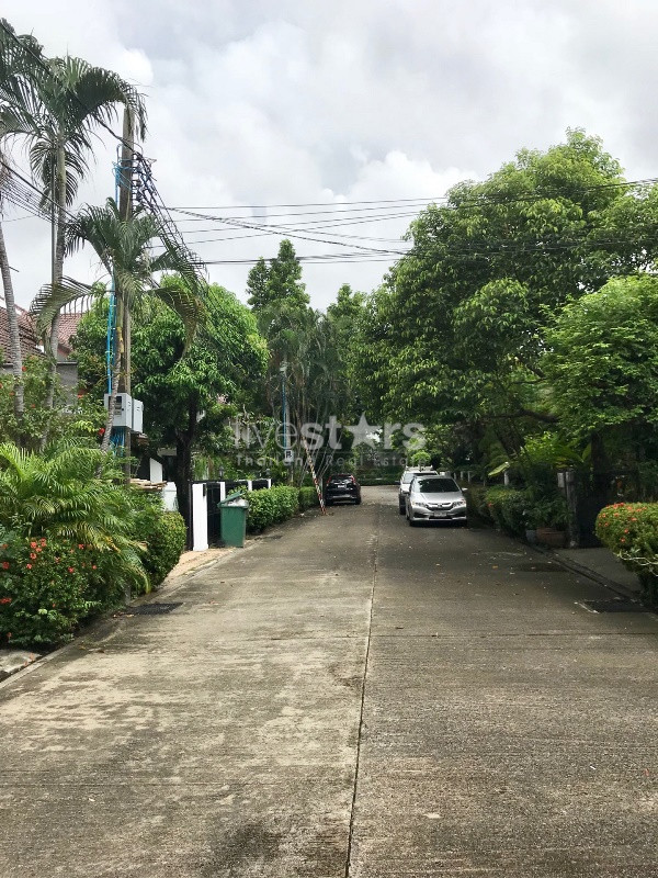 Maison individuelle de 5 chambres dans un complexe à louer à Thonglor, photo 6