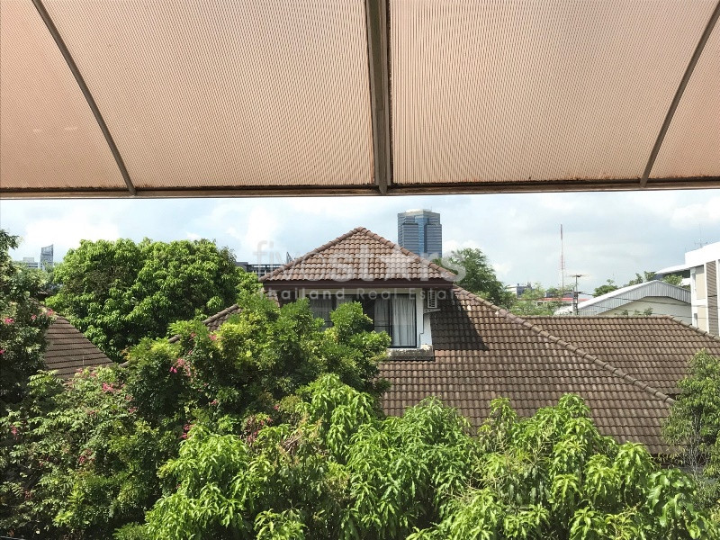 Maison individuelle de 5 chambres dans un complexe à louer à Thonglor, photo 9