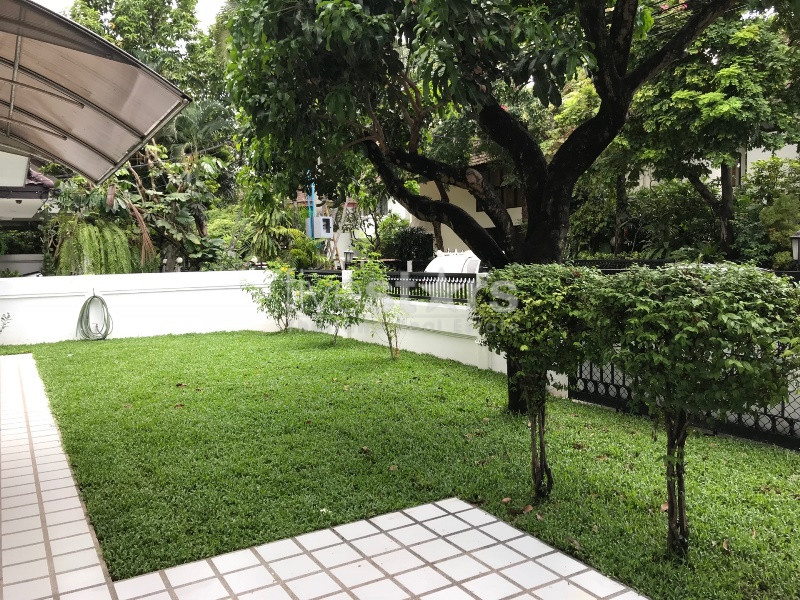 Maison individuelle de 5 chambres dans un complexe à louer à Thonglor, photo 2