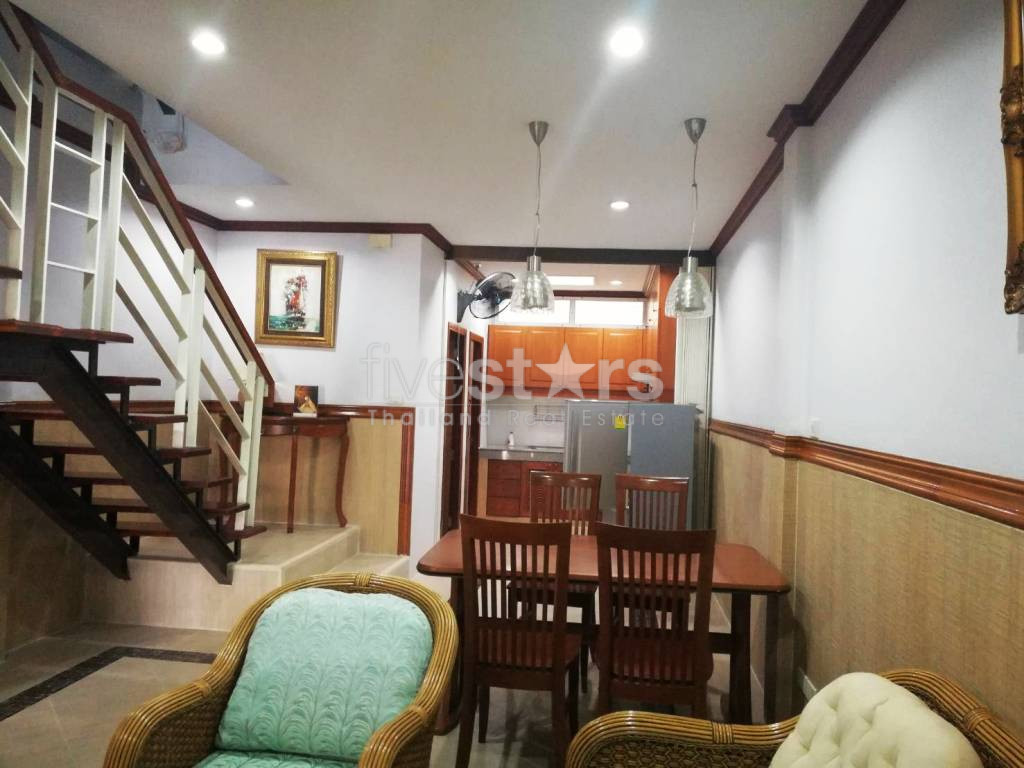 Townhouse 2 bedrooms for rent near BTS Thonglor