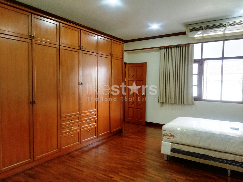 3 bedrooms townhouse in compound for rent in Thonglor area, photo 15