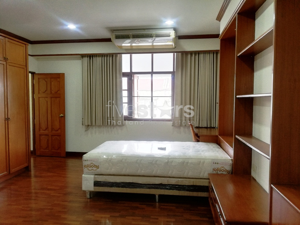 3 bedrooms townhouse in compound for rent in Thonglor area, photo 11
