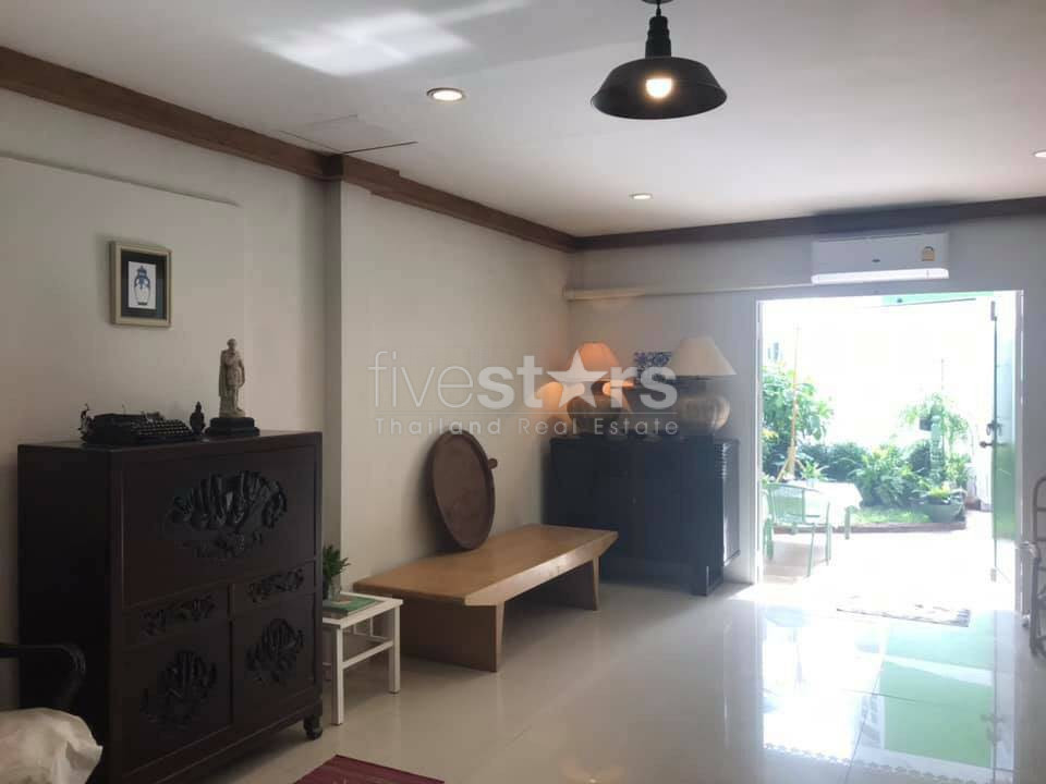 4 bedroom townhome for rent on Thong Lor, photo 6