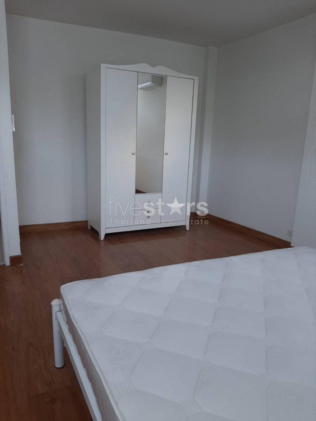 4 bedroom townhome for rent on Thong Lor, photo 12