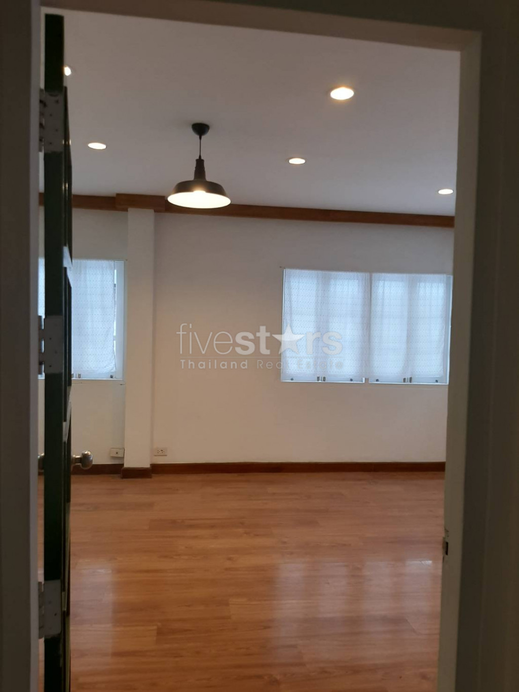 4 bedroom townhome for rent on Thong Lor, photo 9