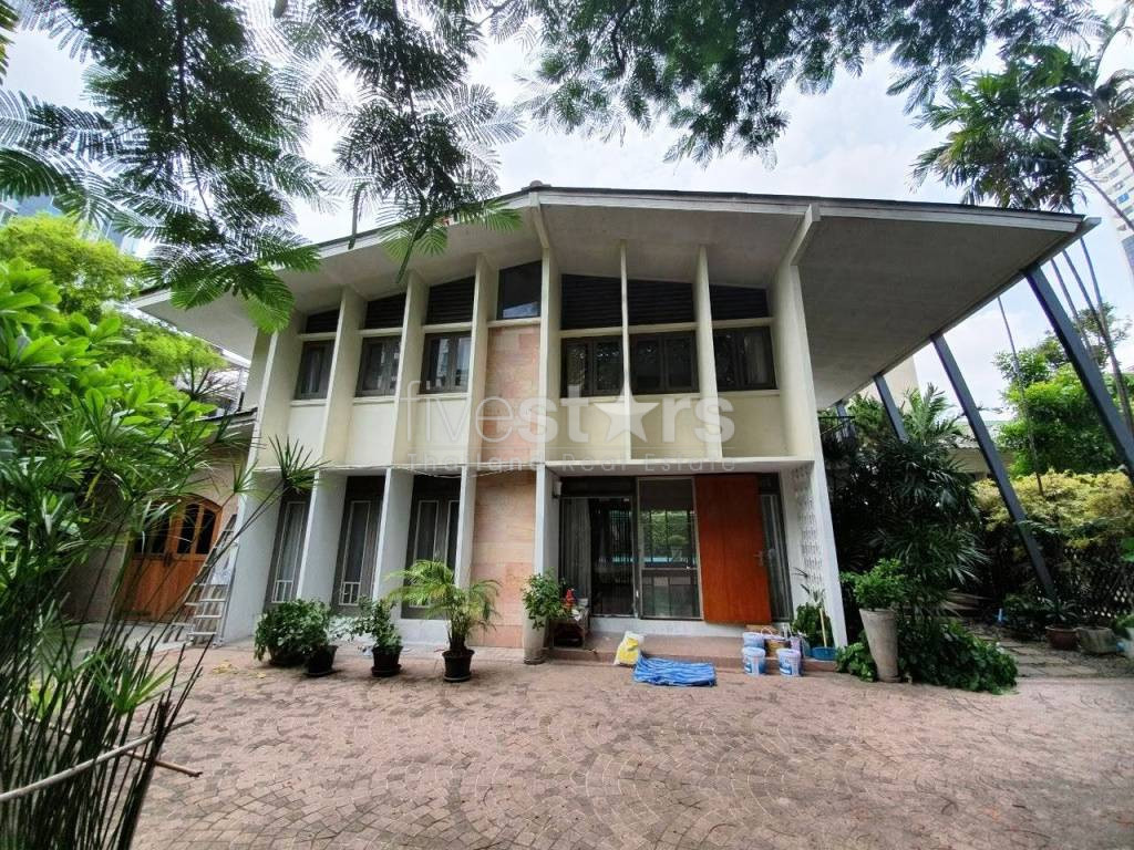 Une maison individuelle récemment rénovée avec piscine privée et grand jardin dans la région de Thonglor., photo 4