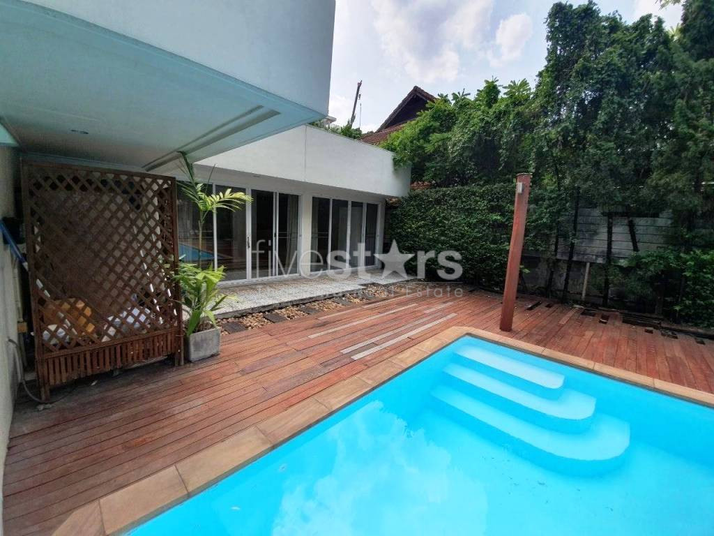 Une maison individuelle récemment rénovée avec piscine privée et grand jardin dans la région de Thonglor., photo 7