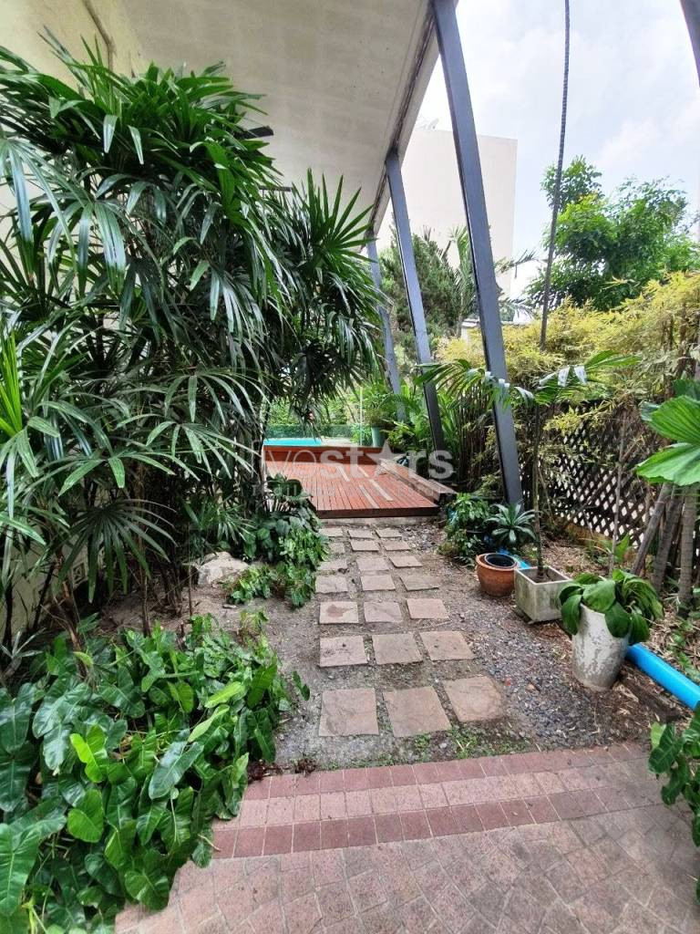 Une maison individuelle récemment rénovée avec piscine privée et grand jardin dans la région de Thonglor., photo 5