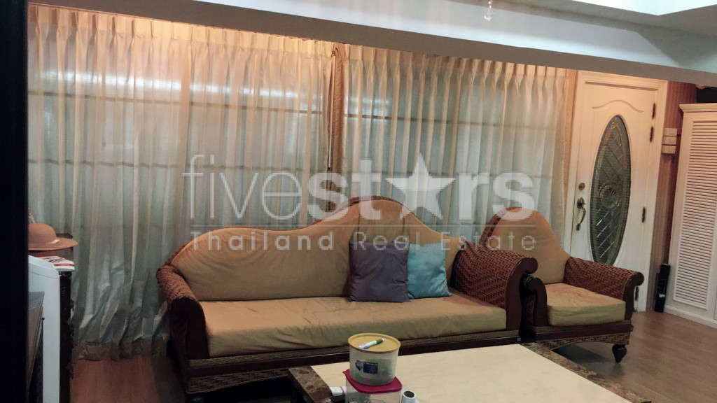 Pet friendly townhouse for rent in Thonglor area