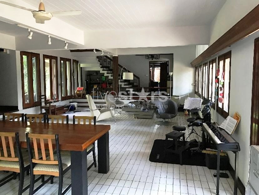 à Bangkok, quartier Sukhumvit - Prompong, une maison au style tropical avec 3 chambres et une véranda ouverte, photo 5