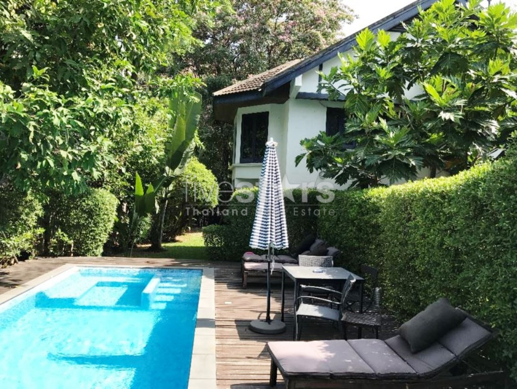 à Bangkok, quartier Sukhumvit - Prompong, une maison au style tropical avec 3 chambres et une véranda ouverte, photo 4