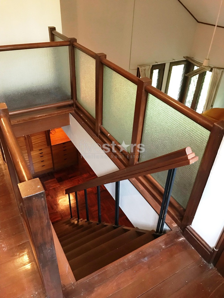 à Bangkok, quartier Sukhumvit - Prompong, une maison au style tropical avec 3 chambres et une véranda ouverte, photo 16