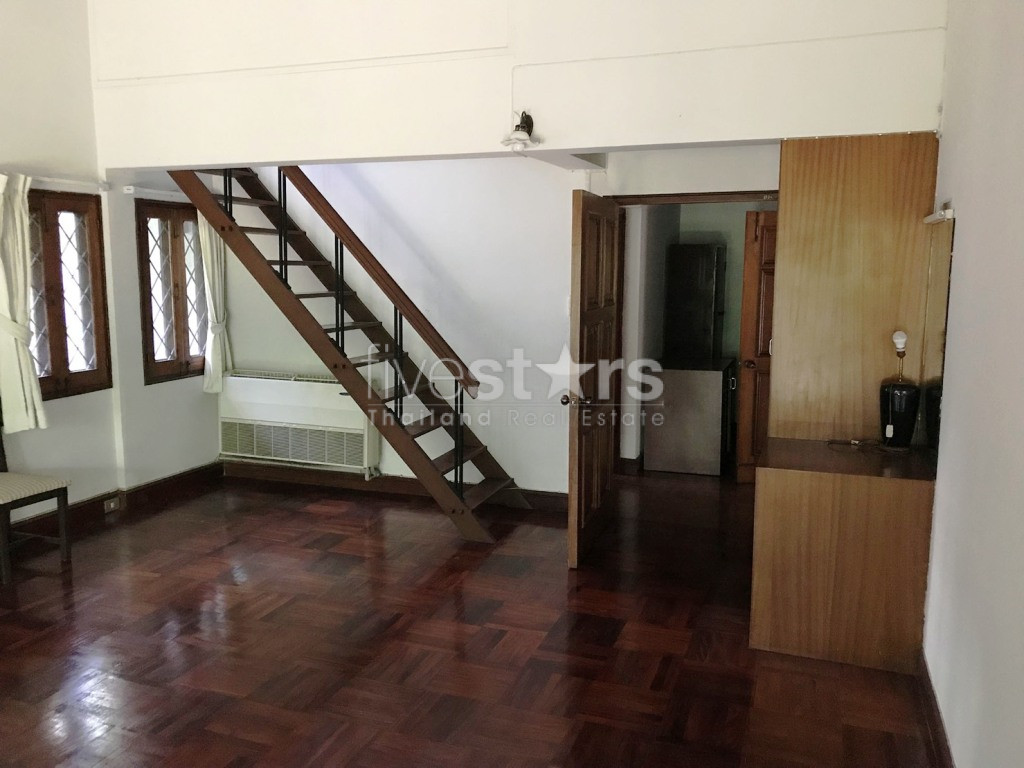 à Bangkok, quartier Sukhumvit - Prompong, une maison au style tropical avec 3 chambres et une véranda ouverte, photo 14