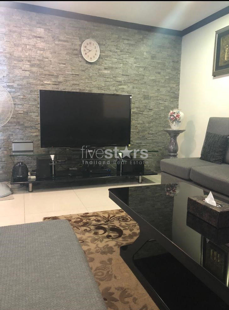 Pet friendly 4 Bedrooms townhouse for rent in Phrompong, photo 6