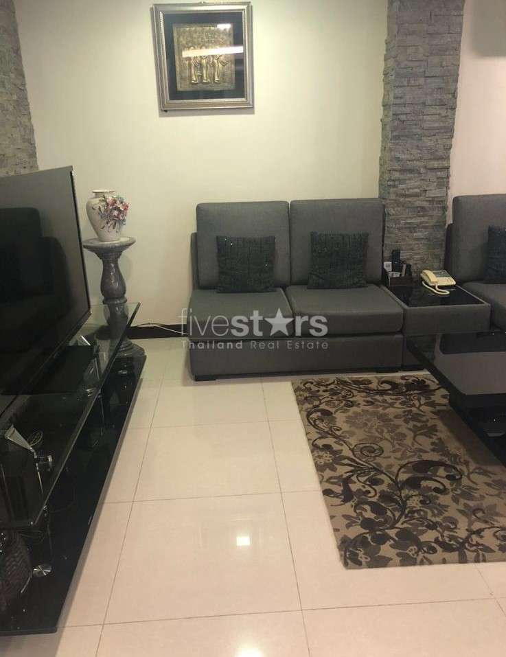 Pet friendly 4 Bedrooms townhouse for rent in Phrompong, photo 3