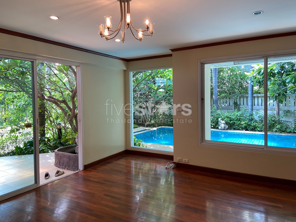 Maison individuelle commerciale piscine privée à louer sur Phrom Phong, photo 5