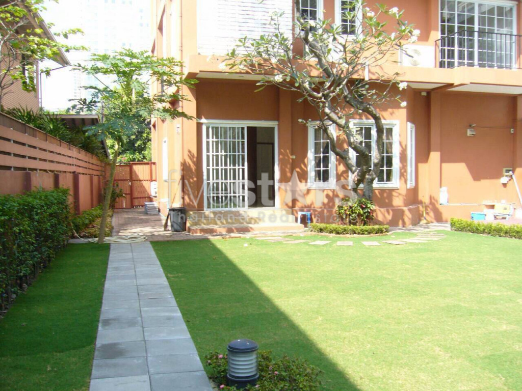 maison non meublée de 5 chambres avec piscine privée et grand jardin située au centre de la région de Phromphong., photo 15