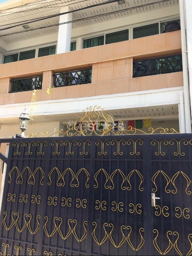 3 bedroom townhouse for rent on Phrom Phong