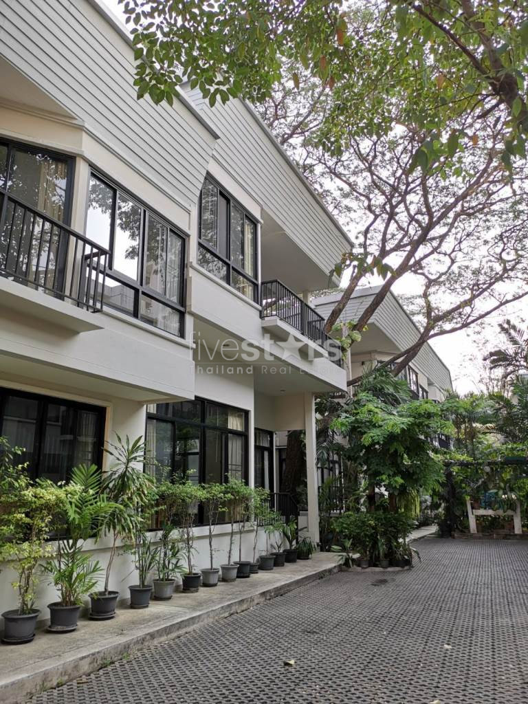 Jolie Villa 2 chambres proche du BTS Thonglor